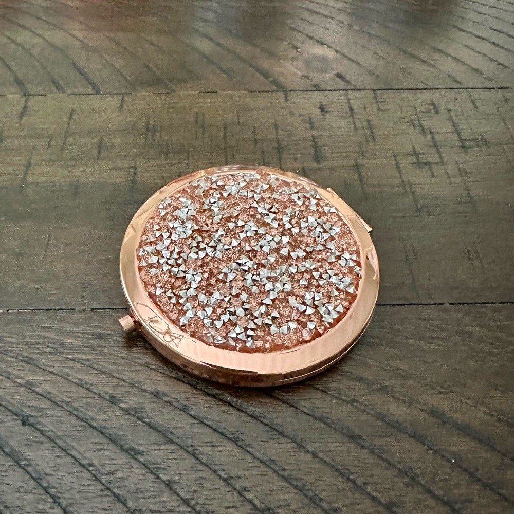 NEW!! Glam Compact Mirror - Picture 5 of 13